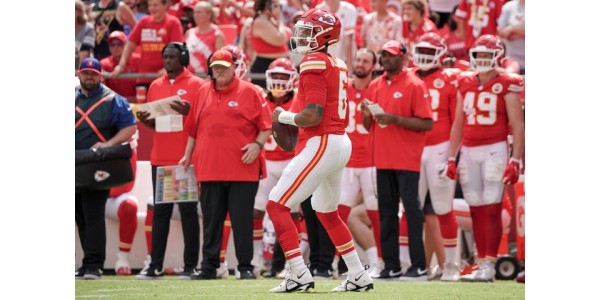 Les Chiefs de Kansas City remercient tous les joueurs d'avoir participé à la cérémonie du ring Les Chiefs de Kansas City remercient tous les joueurs d'avoir participé à la cérémonie du ring
